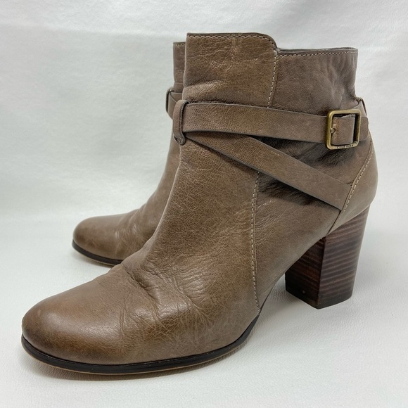 Cole Haan D41599 Grand OS Brown Leather Zip Ankle Boots Womens Size 9.5B. - Picture 1 of 13